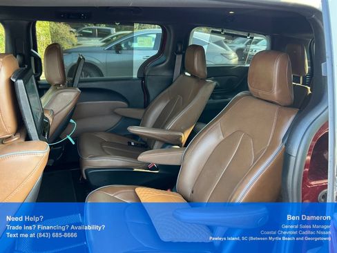 Used 2021 Chrysler Pacifica Limited w/ Uconnect Theater Family Group FWD image 12