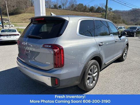 Used 2023 Kia Telluride LX image 5