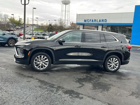 Used 2025 Buick Enclave Preferred image 2