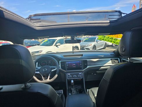 Used 2021 Volkswagen Atlas Cross Sport SE w/ Panoramic Sunroof Package image 14