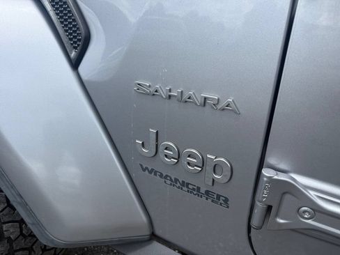 Used 2019 Jeep Wrangler Unlimited Sahara AWD/4WD image 16