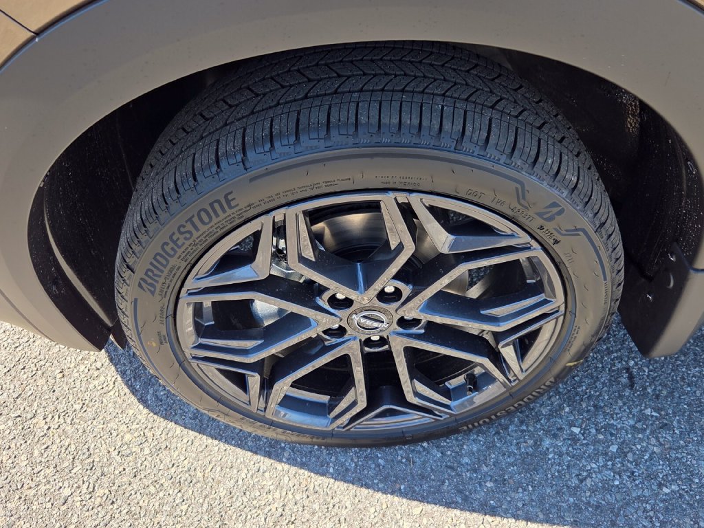 New 2027 Nissan Kicks SR w/ Cold Weather Package FWD image 3