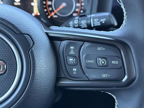 Used 2025 Jeep Wrangler Unlimited Rubicon w/ Technology Group image 15