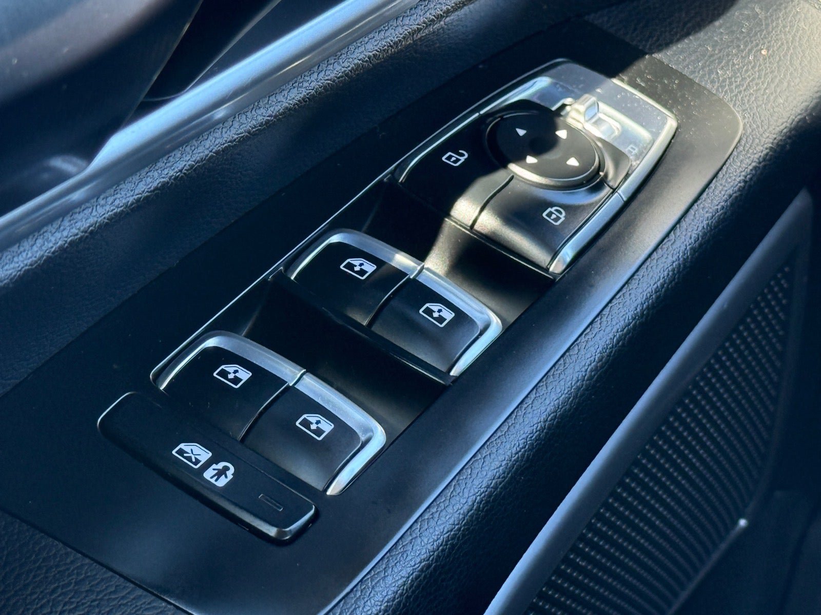 Used 2024 Kia Telluride LX FWD image 18