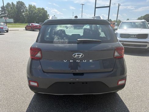 Used 2025 Hyundai Venue SEL FWD image 8