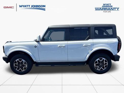 Used 2025 Ford Bronco Outer Banks AWD/4WD image 2