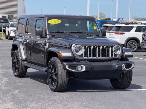Used 2025 Jeep Wrangler Unlimited Sahara AWD/4WD image 2