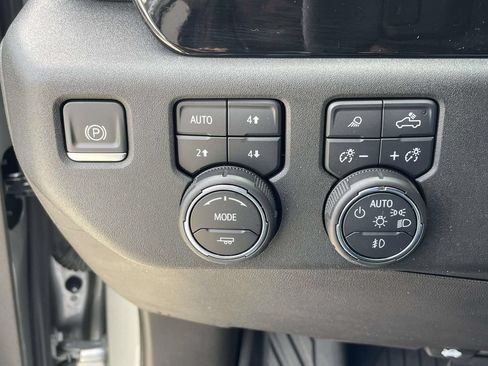 Used 2023 Chevrolet Silverado 1500 LTZ AWD/4WD image 19