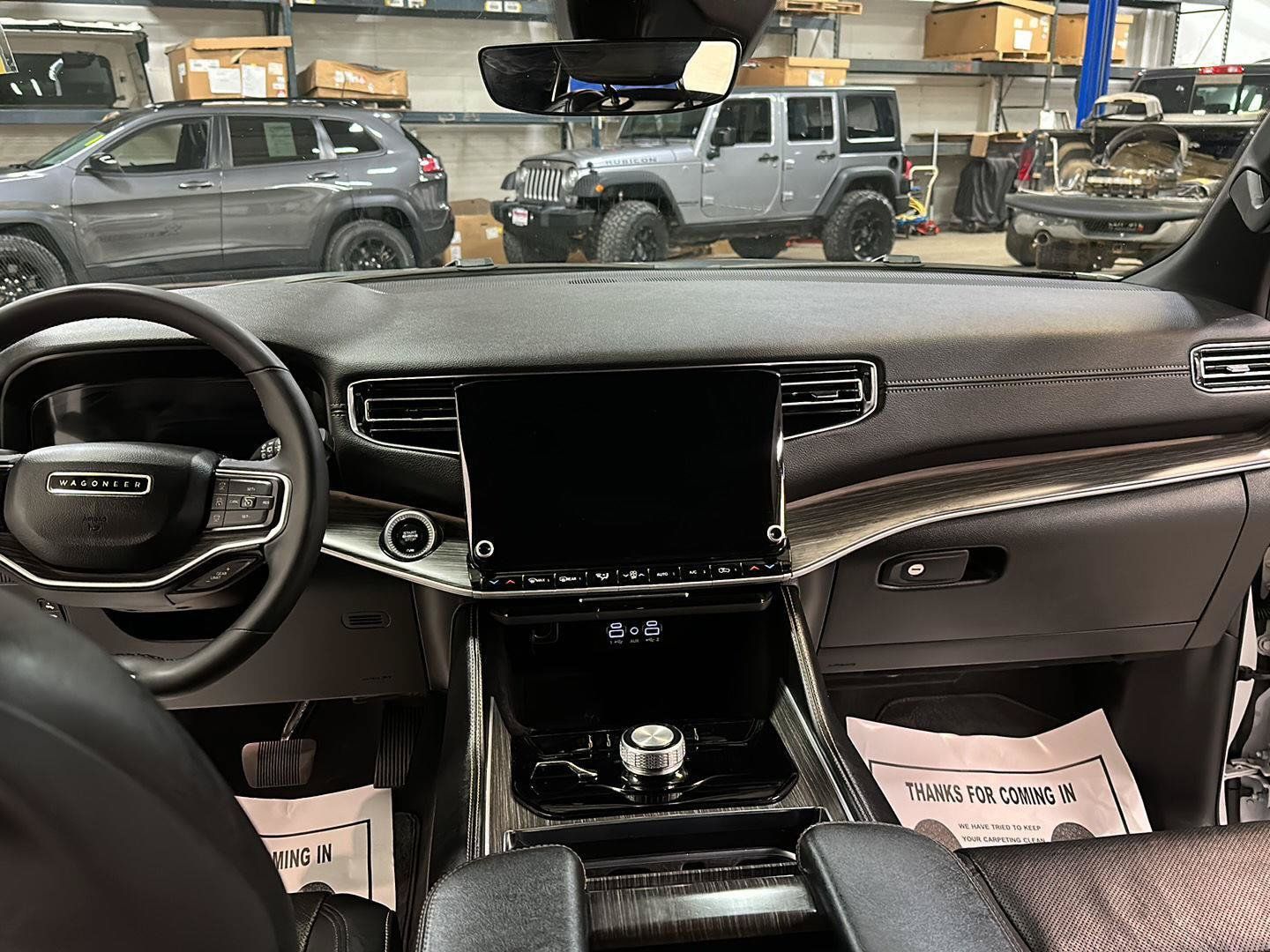 Used 2024 Jeep Wagoneer Series II w/ Flexible Seating Group AWD/4WD image 28