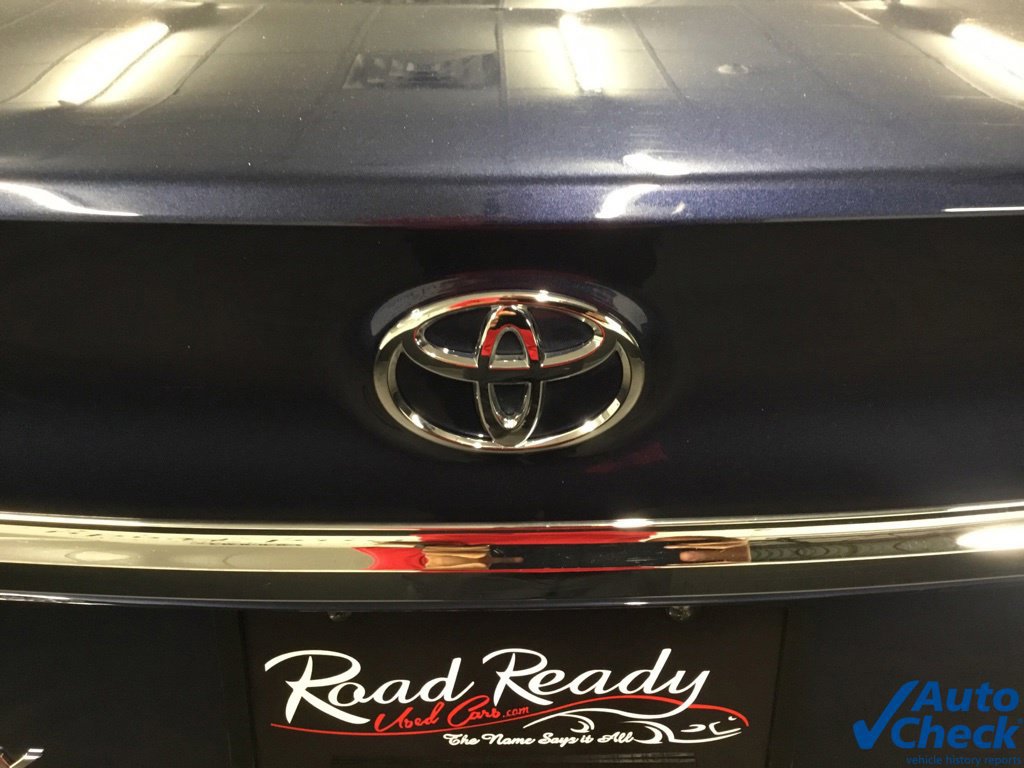 Used 2017 Toyota Camry XLE w/ Moonroof Package FWD image 16