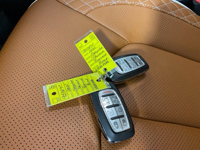 Used 2025 Chrysler Pacifica Pinnacle w/ Trailer Tow Group FWD image 53