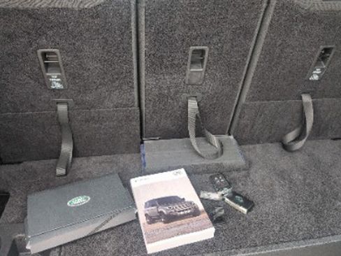 Used 2025 Land Rover Defender 130 X-Dynamic SE AWD/4WD image 9