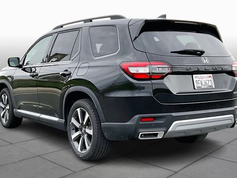 Used 2023 Honda Pilot Touring image 11