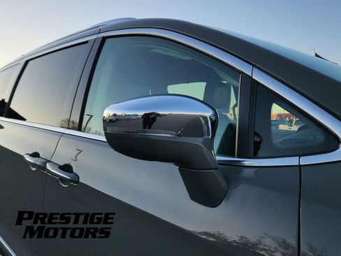 Used 2021 Chrysler Pacifica Limited image 14