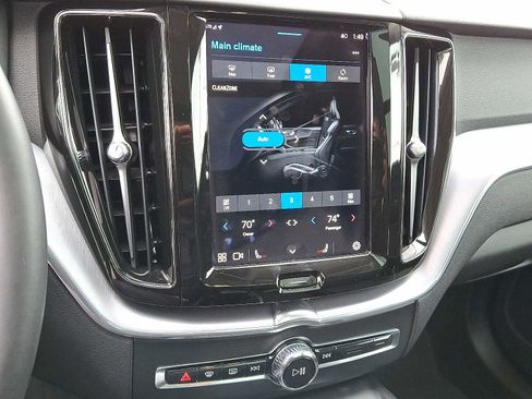 Used 2022 Volvo XC60 B5 Momentum image 18