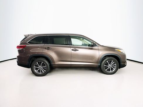 Used 2017 Toyota Highlander XLE FWD image 10