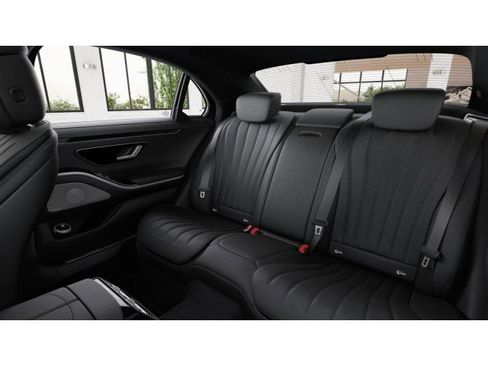Certified 2022 Mercedes-Benz S 500 4MATIC w/ AMG Line Package image 17