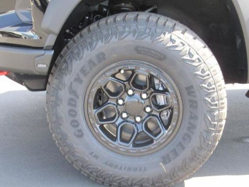 New 2025 Chevrolet Colorado ZR2 w/ ZR2 Bison Edition image 8