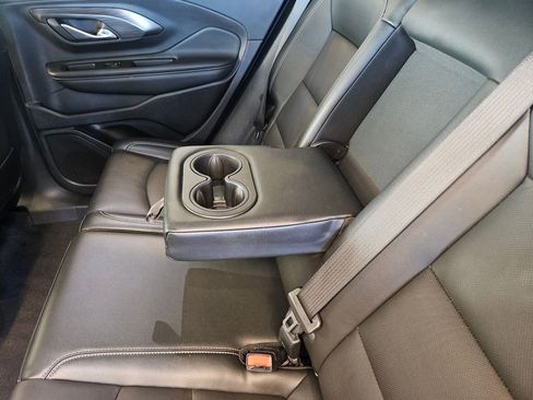 Used 2024 GMC Terrain SLT image 27
