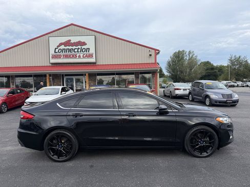 Used 2020 Ford Fusion SE w/ Equipment Group 151A FWD image 3