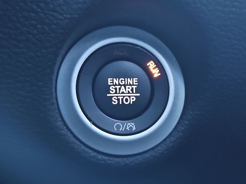 Used 2024 Chrysler Pacifica Touring image 27