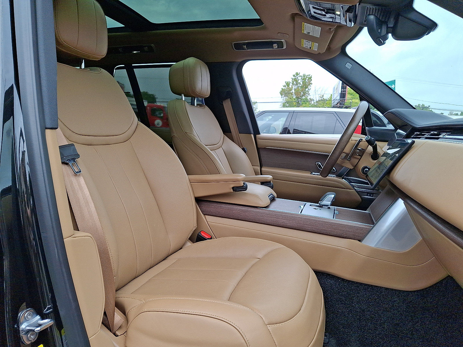 Certified 2026 Land Rover Range Rover SE AWD/4WD image 20
