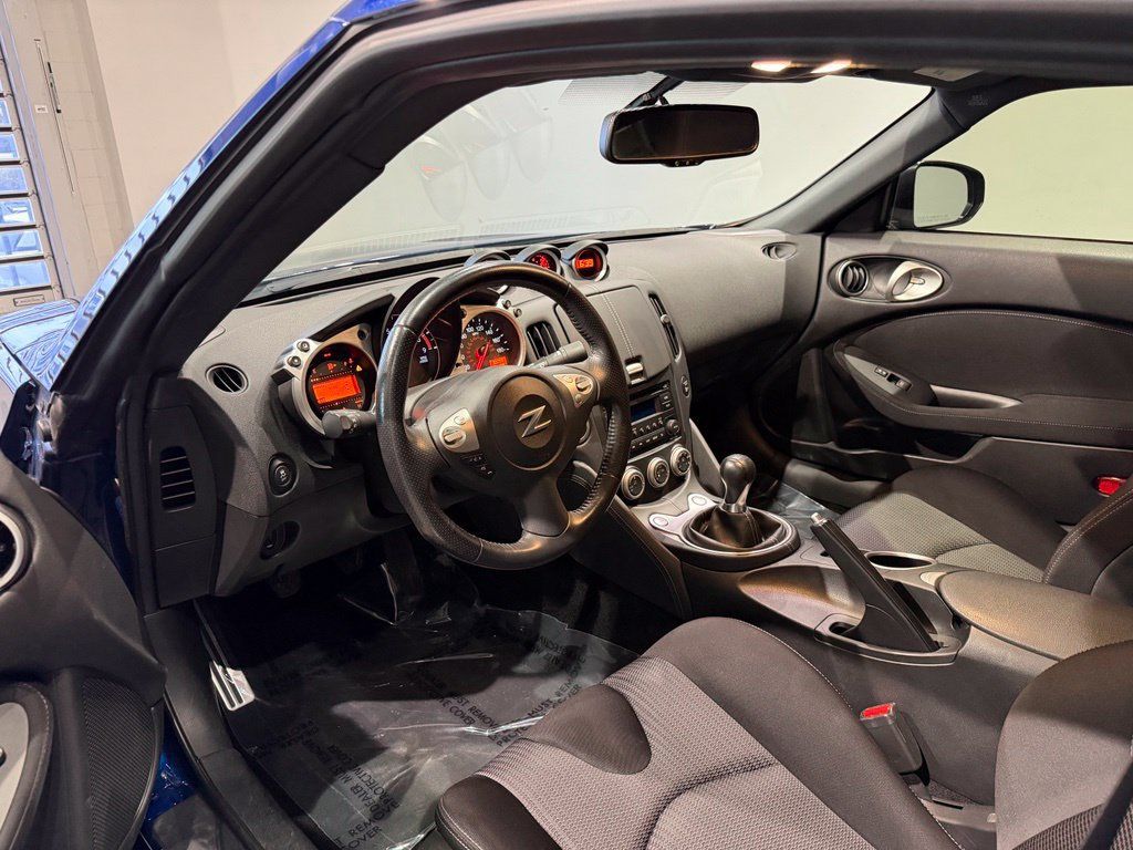 Used 2019 Nissan 370Z Coupe RWD image 12