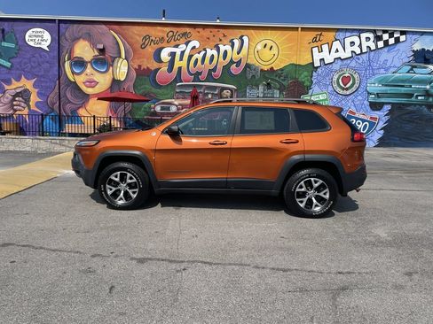 Certified 2016 Jeep Cherokee Trailhawk AWD/4WD image 2