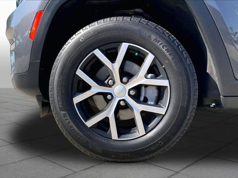 Certified 2023 Jeep Grand Cherokee Limited AWD/4WD image 11