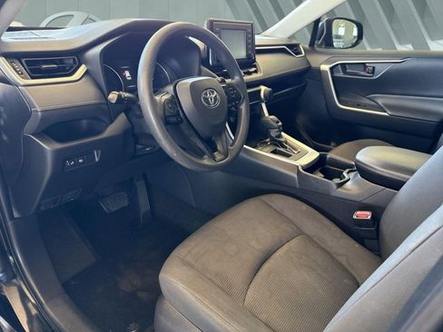 Used 2019 Toyota RAV4 LE FWD image 11