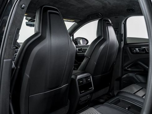Used 2023 Porsche Cayenne GTS AWD/4WD image 30