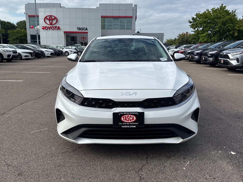 Used 2024 Kia Forte LXS w/ LXS Technology Package FWD image 2
