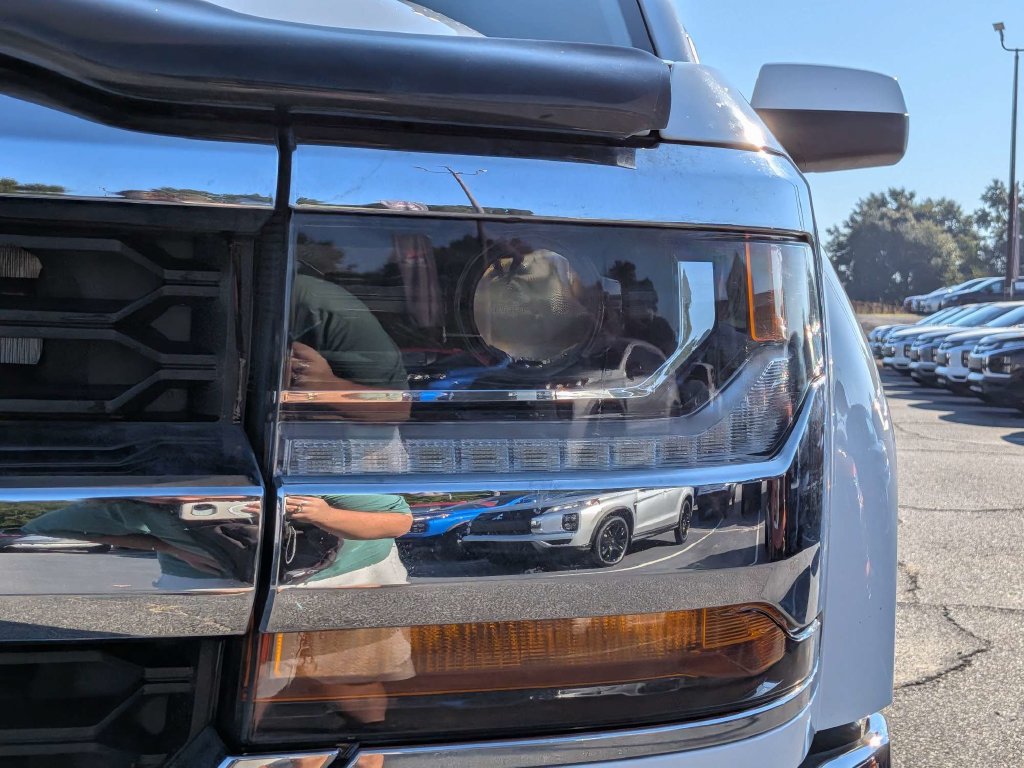 Used 2018 Chevrolet Silverado 1500 LT w/ All Star Edition RWD image 9