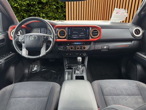 Used 2016 Toyota Tacoma TRD Sport AWD/4WD image 4