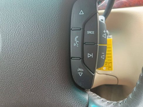 Used 2011 Buick Lucerne CXL w/ Driver Confidence Package FWD image 19