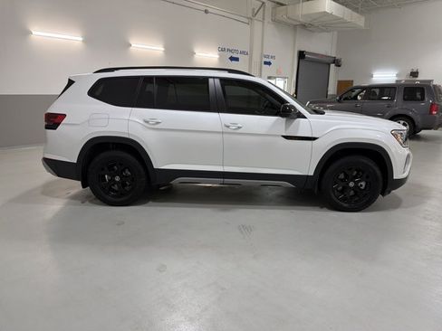 Certified 2026 Volkswagen Atlas Peak Edition AWD/4WD image 10