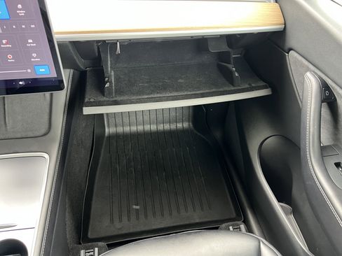 Used 2021 Tesla Model Y Long Range image 33