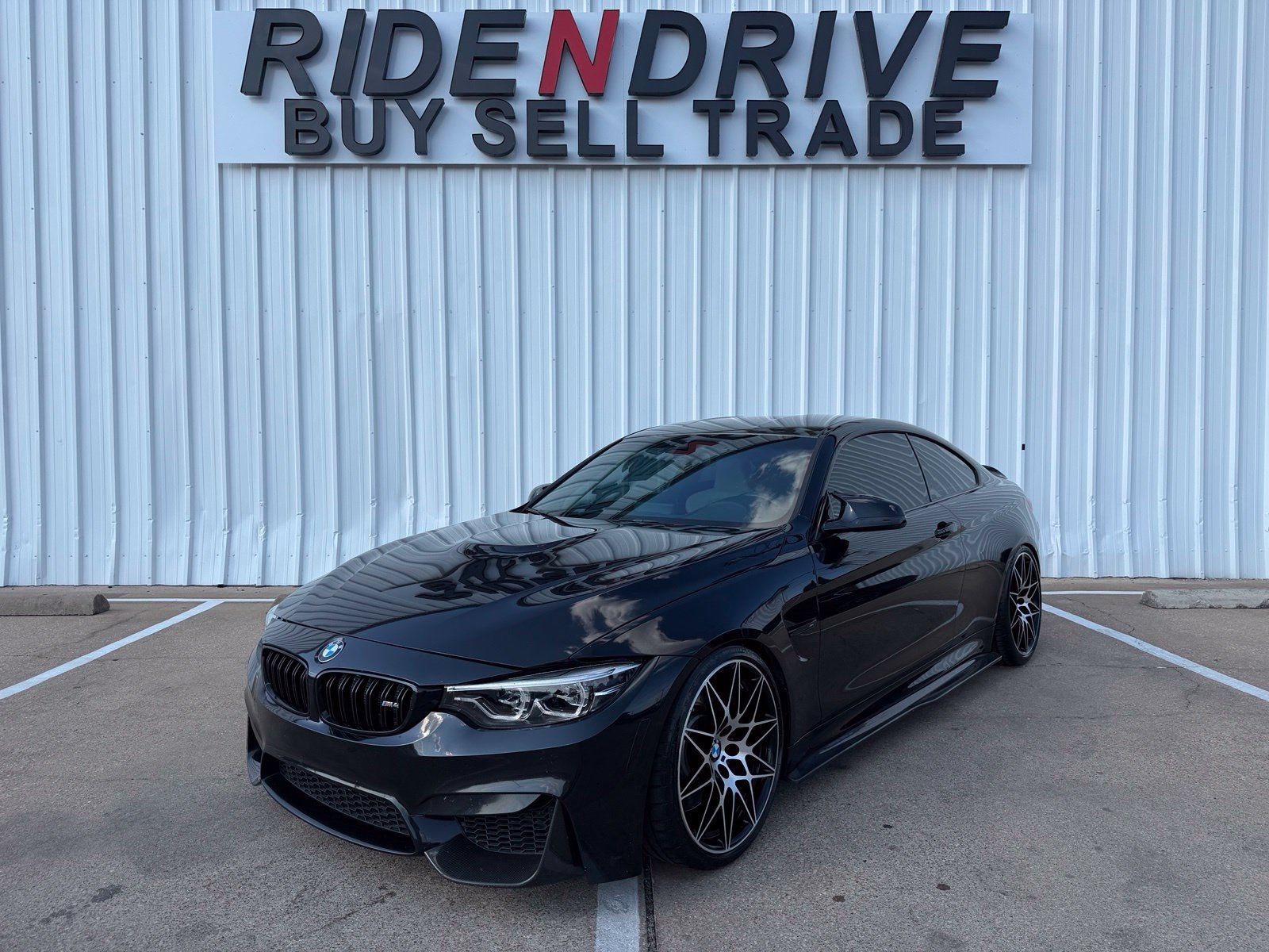 Used 2017 BMW M4 Coupe RWD image 1