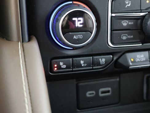 Used 2024 Chevrolet Tahoe High Country image 9