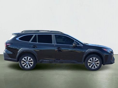 Used 2024 Subaru Outback Premium image 8