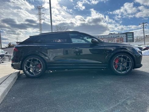 New 2025 Audi RS Q8 performance image 6