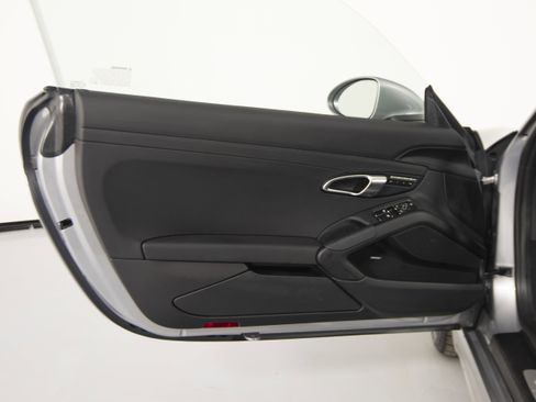 Used 2025 Porsche 718 Cayman image 9