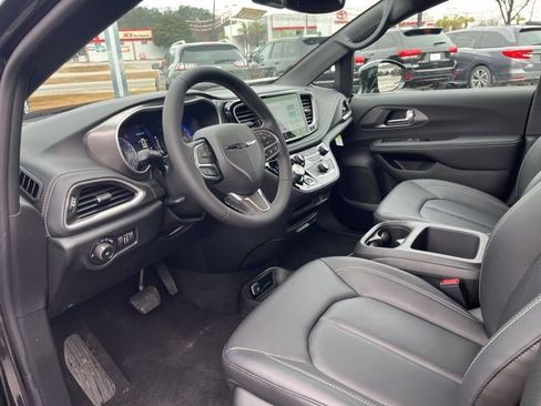 New 2026 Chrysler Pacifica Select image 6