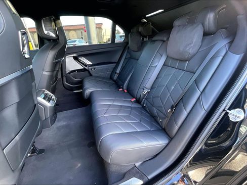 Used 2025 BMW i7 xDrive60 w/ Executive Package image 19