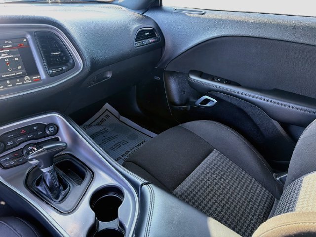 Used 2022 Dodge Challenger R/T Scat Pack w/ Driver Convenience Group RWD image 23