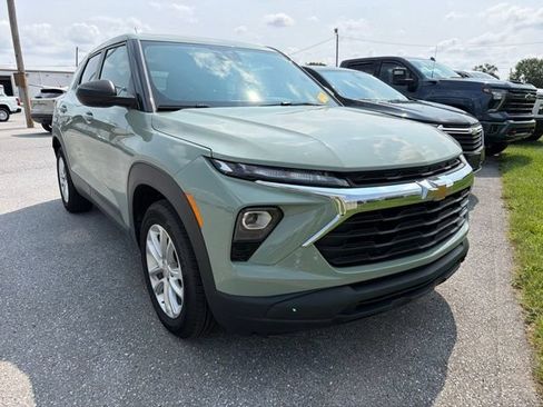 Used 2025 Chevrolet TrailBlazer LS w/ LS Convenience Package FWD image 1