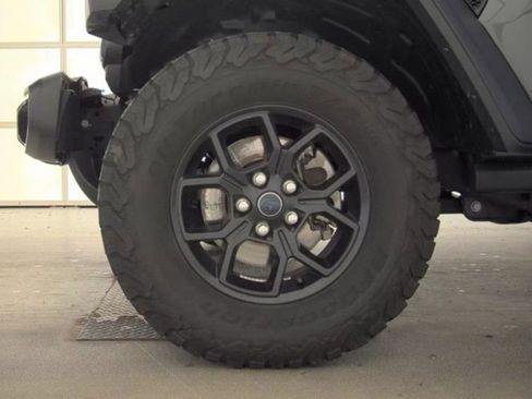 Used 2024 Jeep Wrangler Unlimited AWD/4WD image 21