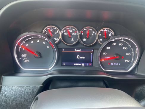 Used 2022 Chevrolet Silverado 1500 LT AWD/4WD image 30