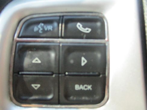 Used 2014 Chrysler Town & Country Touring FWD image 39