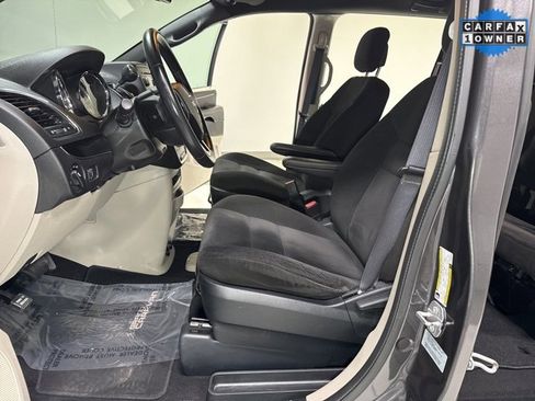 Used 2016 Dodge Grand Caravan SE image 10